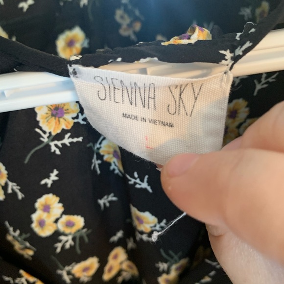 SIENNA SKY FLORAL TOP 21” PTP - Picture 4 of 4